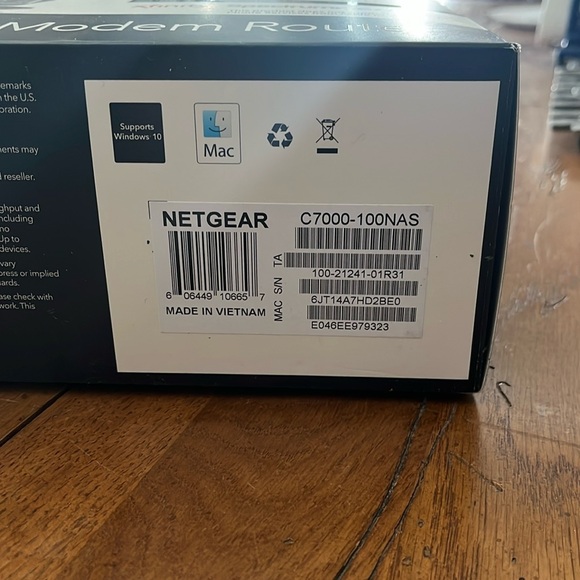 Netgear Nighthawk Cable Modem Router AC1900 - Picture 2 of 2